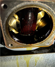 Compressor element with varnish and little old oil remaining